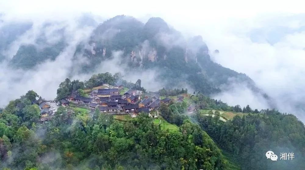 花(huā)垣縣雙龍鎮十八洞村(cūn)。湖(hú)南(nán)日(rì)報(bào)記者 李健 攝